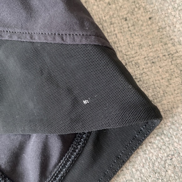 🍋 Lululemon Black Low Rise 2.5” Shorts - Picture 4 of 5